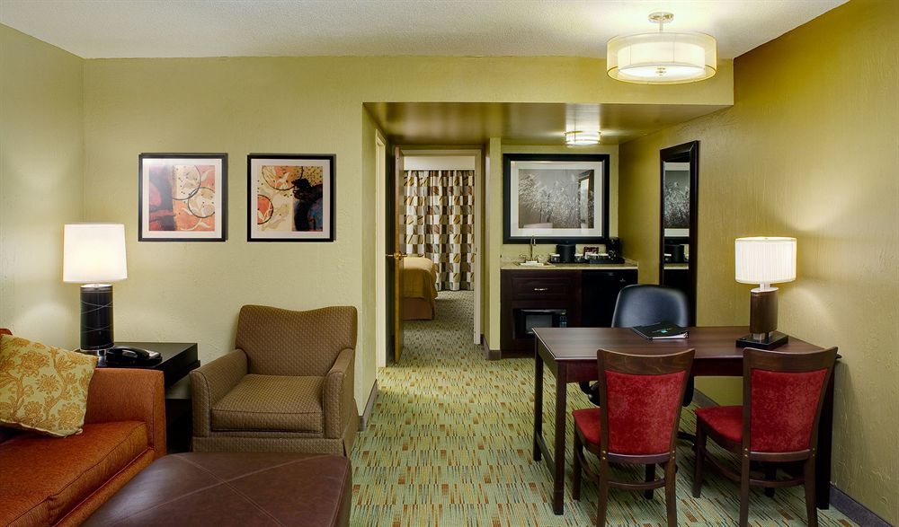 Embassy Suites By Hilton Columbus Room photo